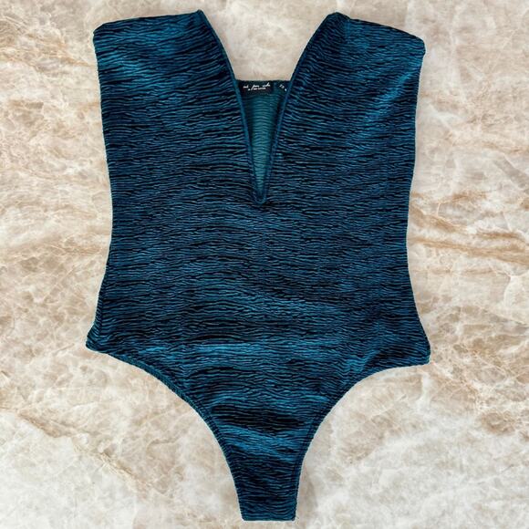 Out From Under Strapless Velour Deep V-Wire Body Suit size XS - Picture 3 of 6